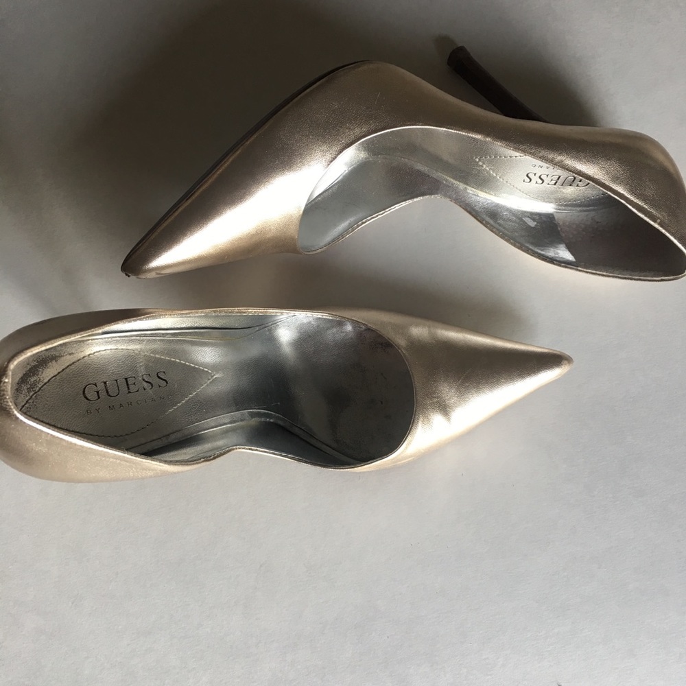 Champagne guess pumps size 9 🌶🌶🌶